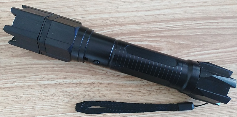 不要為了自己的好奇心來測試防身器材 不要為了自己的好奇心來測試防身器材